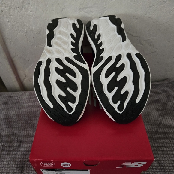 Men New Balance Size: 91/2 2E - Picture 6 of 7